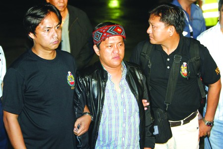 小安帕图安抵达马尼拉.