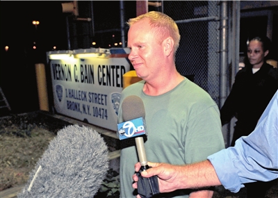 国际新闻 > 正文     据新华社专电美国捷蓝航空公司男乘务员史蒂文