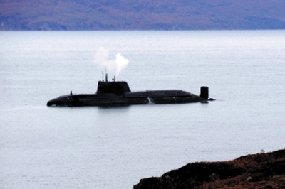 英国核潜艇触礁搁浅