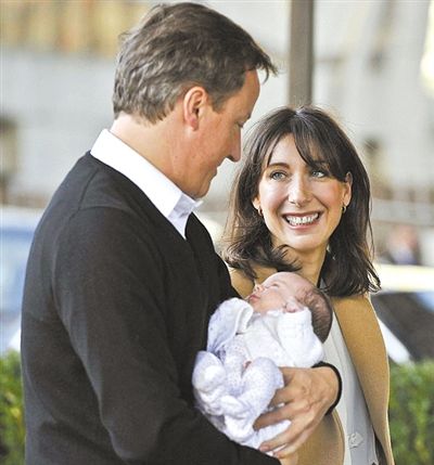 奥朗德女友曾2次离异抚养3名孩子 称将坚持工作