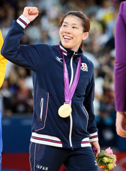 吉田沙保里获"国民荣誉奖"日本政府在23日的内阁会议上决定授予在女子