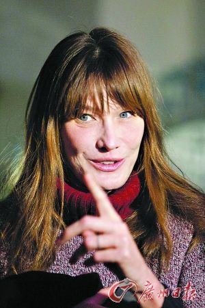 日前指责现任总统奥朗德,称其无权掩盖与女演员朱莉·加耶之间的私情