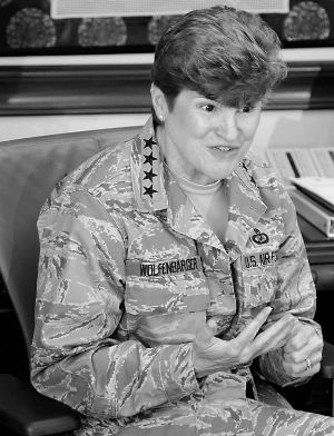 米歇尔·霍华德是美国历史上首位获得四星上将衔的非洲裔美国女性.