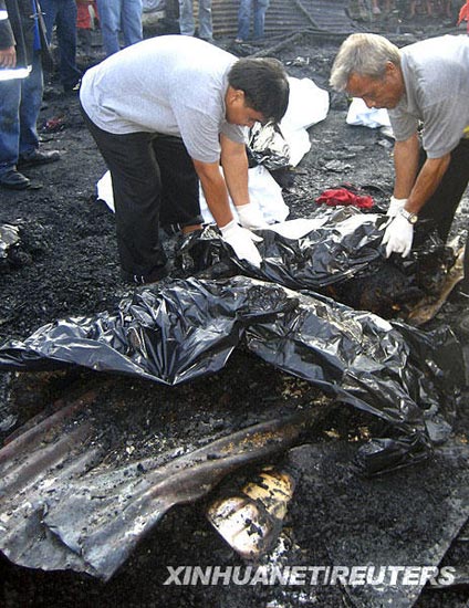 菲律宾贫民区发生火灾致16人死亡(组图)