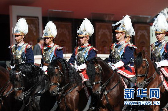 西班牙举行阅兵仪式庆祝国庆(组图)