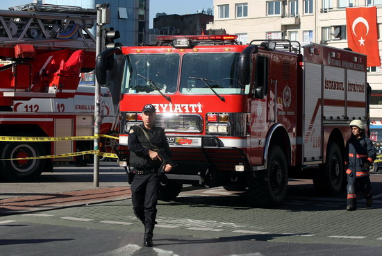 土耳其伊斯坦布尔自杀性袭击致32人受伤(组图)