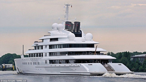 游艇船身长590英尺(约179.8米).