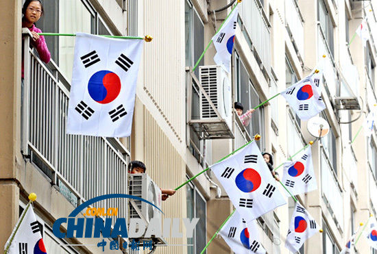 韩国政府当天批准韩国代表团参加将于本月12日至17日在朝鲜举行的
