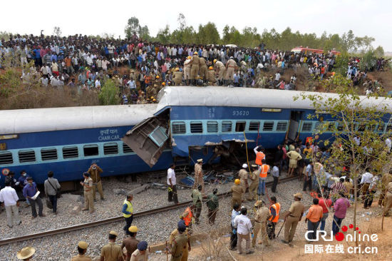 印度火车发生脱轨事故 至少5死60伤(图)