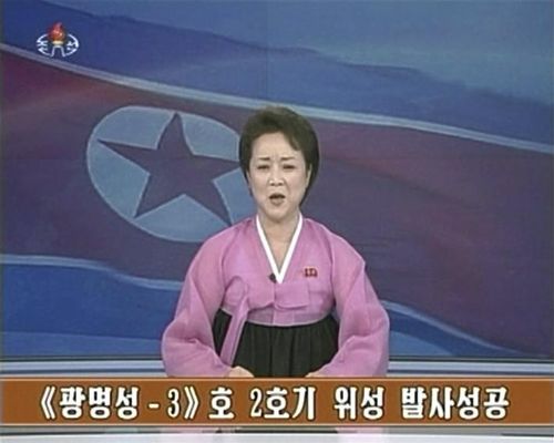 朝鲜播音员播报火箭发射新闻
