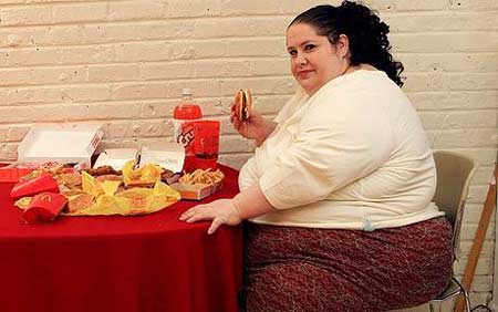 美女子热衷出名 欲吃成世界最胖女人(图)
