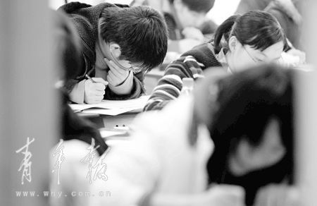 清华要求明年参加保送生选拔的考生需“心态阳光”。