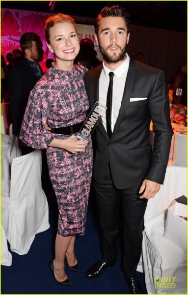 双语emilyvancamp获2014魅力女性奖