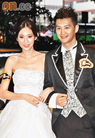 据香港媒体报道,香港嫩模令正牌模特儿日子不好过,吴浩康女友庄思敏