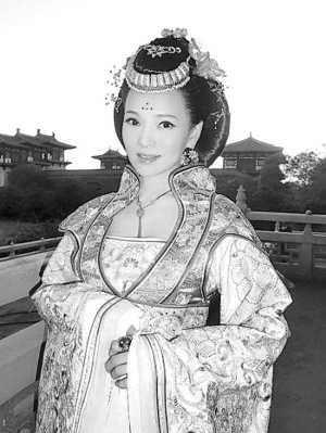 伊能静加盟李白定妆照演绎瘦版杨贵妃