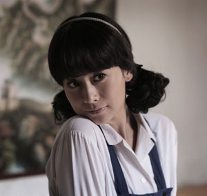 组图:《请你原谅我》海清变萌系少女