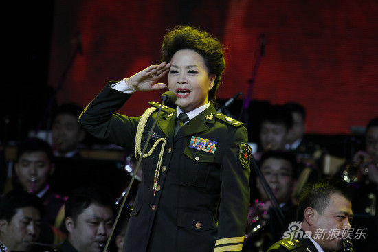 韩芝萍穿军装英姿飒爽