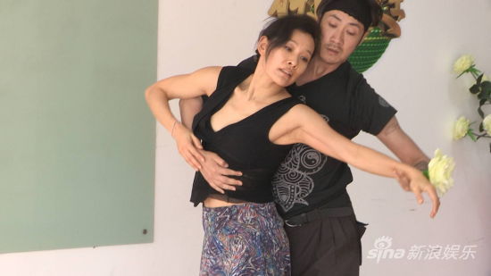 舞出陈冲与男舞伴暧昧斗嘴周立波