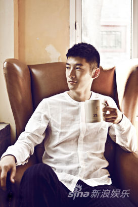 刘芮麟时尚大片演绎阳光呆萌大男孩图