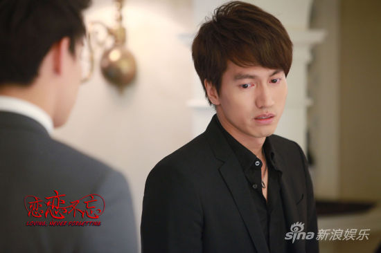 佟丽娅深陷感情漩涡黄柏钧(中)"杠"上言承旭职场上的言承旭帅气逼人
