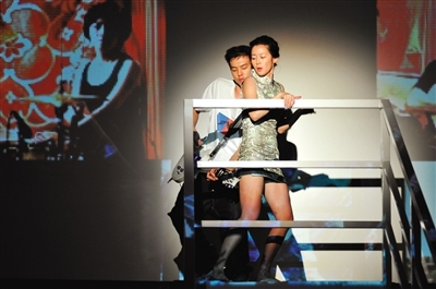 崔健在《蓝色骨头》中采取了时空交叉的双线叙事,尹昉(左)与黄幻的