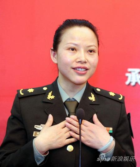 总导演,总政歌舞团副团长李福祥和领衔主演侯艳琴到场介绍了筹备情况.