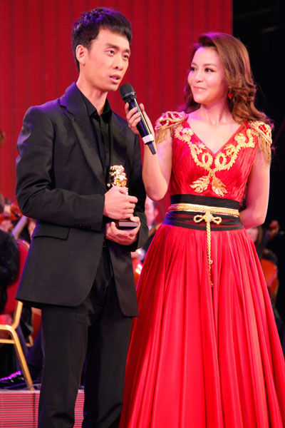 12月1日,话剧金狮奖颁奖盛典武汉隆重举行,金狮奖是中国话剧界的最高