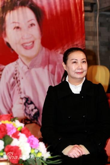 图文山村母亲巡演景雪变饰山村母亲