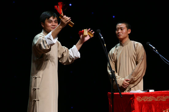 组图:高峰相声专场开演 郭德纲于谦做绿叶