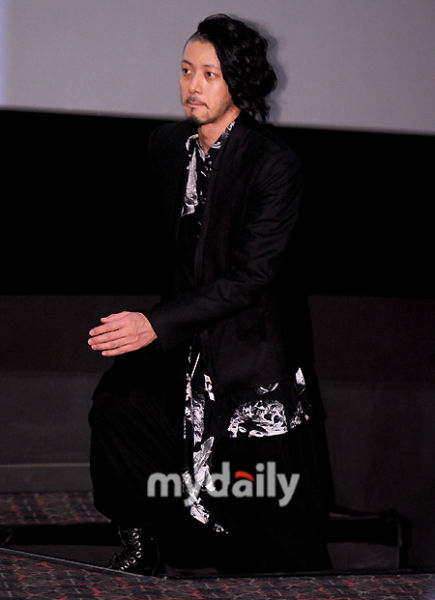 图文登陆之日首映小田切让登台