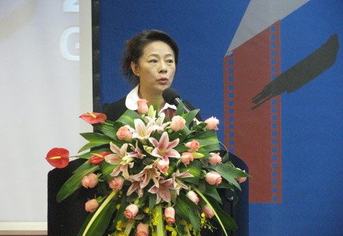 本次纪录片大会负责人雷虹回答媒体问题发布会现场新浪娱乐讯 2009