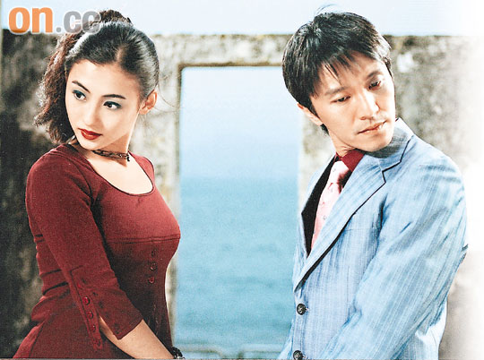 据香港媒体报道,周星驰昨天(1月9日)为新片《喜剧之王2》在香港闹市选