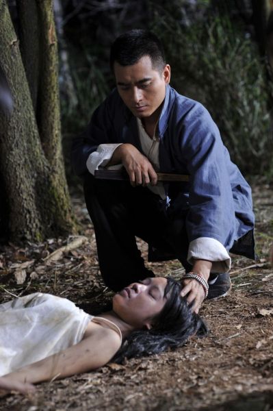 陈龙走悬疑路线 《新月魅影》惊悚剧照曝光(图)