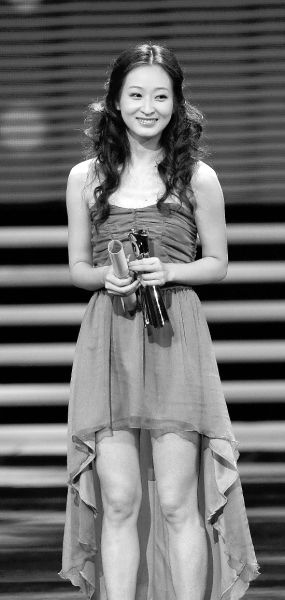 上海电影节落 90后女孩吕星辰首次触电就封后