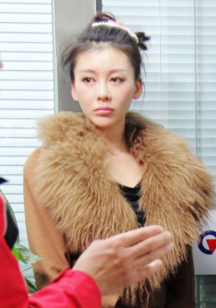 巩新亮新作擒爱记展示多面性格