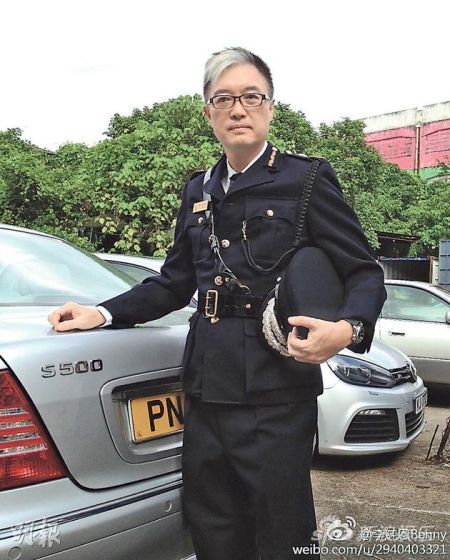 李纯恩昨天（9月18日）上载一张穿着纪律部队制服的造型照。