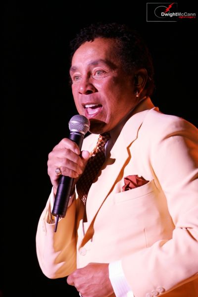 著名黑人歌手smokey robinson