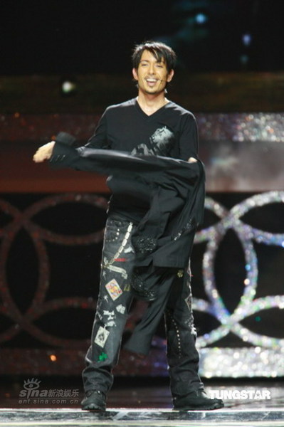 图文:44届金马奖现场--魔术到高潮cyril脱衣