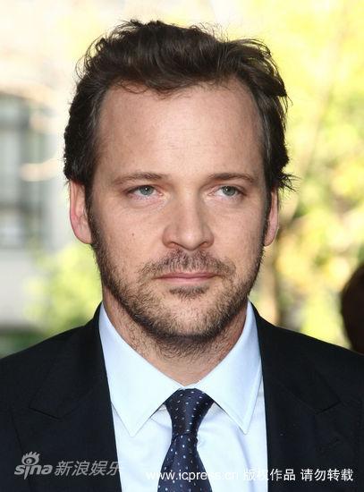 图文成长教育首映男主角彼得萨斯加德