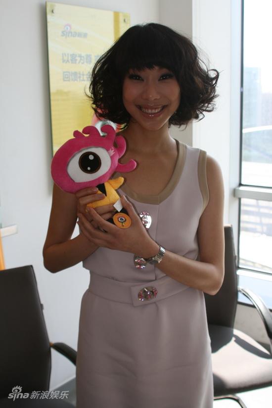 《弹道》主创做客新浪 曾恺玹胡婷婷双姝比美