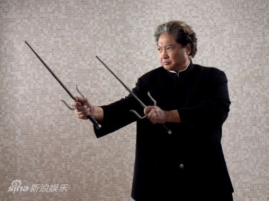图文:《绝色武器》剧照-洪金宝双手持剑_影音娱乐_新浪网