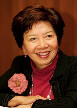 包陪庆已故船王包玉刚长女,于1969年下嫁奥地利人苏海文(曾任立法局