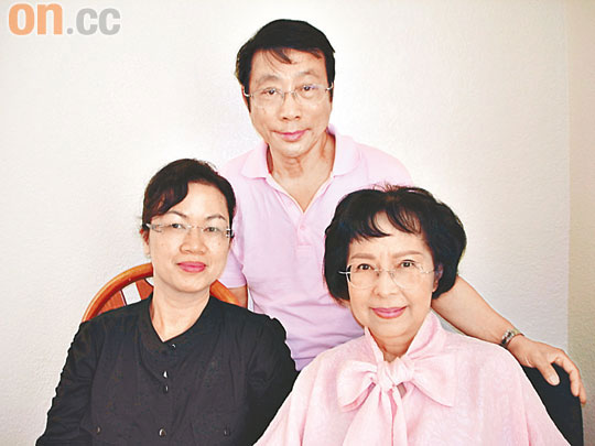 狄娜有情有义 为私人助理铺后路(图)