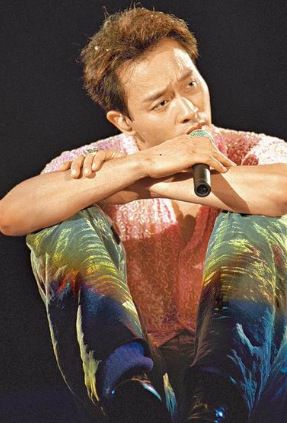 唐唐张国荣9周年忌前夕现身代祭邓光荣图