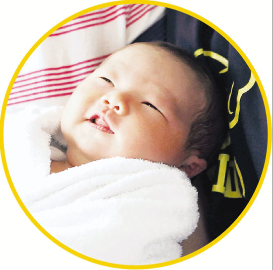 杨千嬅儿子照片曝光 自称适应做妈妈