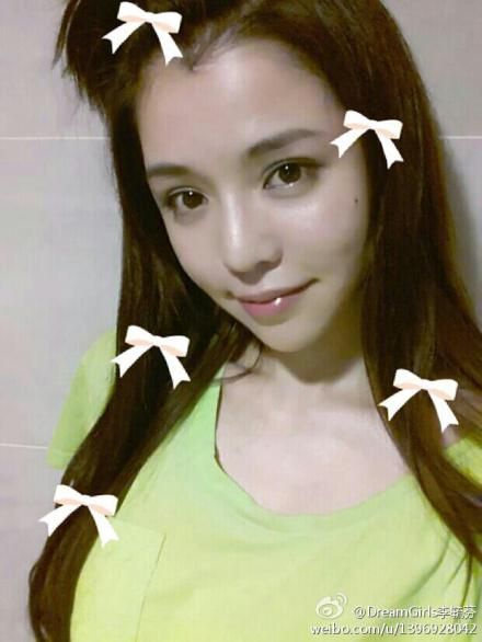 微博秀李毓芬晒素颜照不爱蝴蝶结