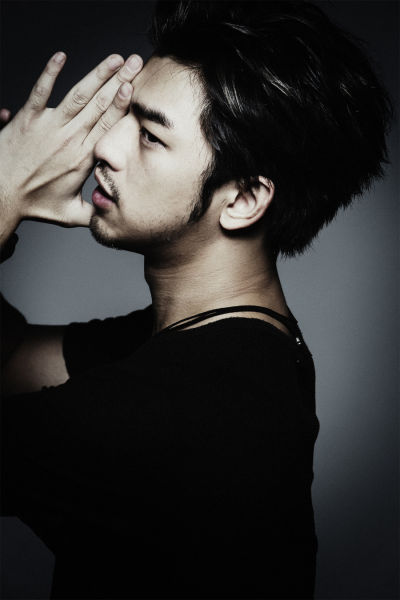 陈柏霖出席活动问候冯绍峰 称合作有感觉