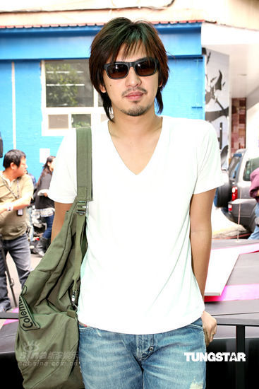 组图柯有伦咖啡店开张赖雅妍助阵周杰伦送车