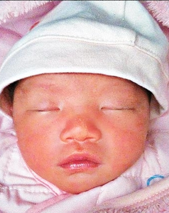 43岁港星魏骏杰宣布23岁娇妻平安产子组图