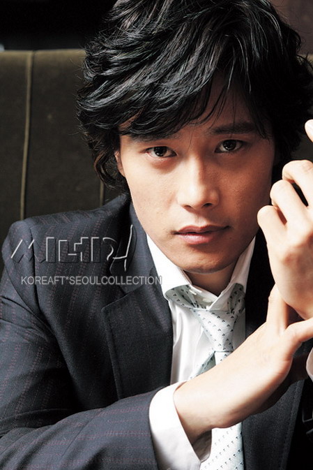 组图:李秉宪实力型男拍写真 眼神深邃魅力十足